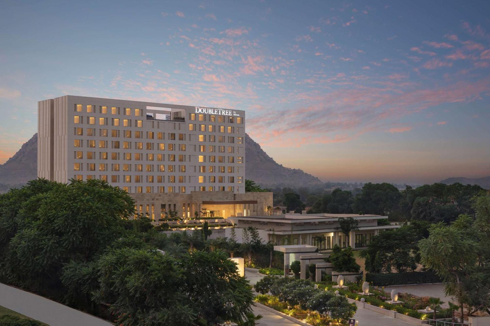 Doubletree By Hilton Jaipur Amer Экстерьер фото